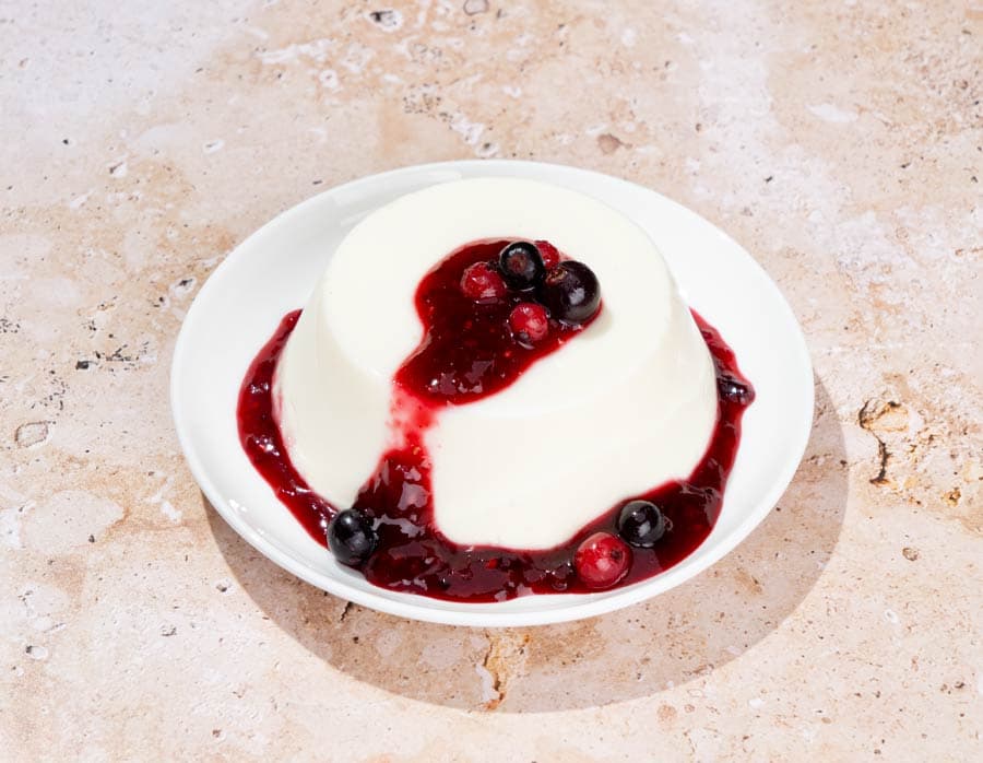 Panna cotta con frutos rojos