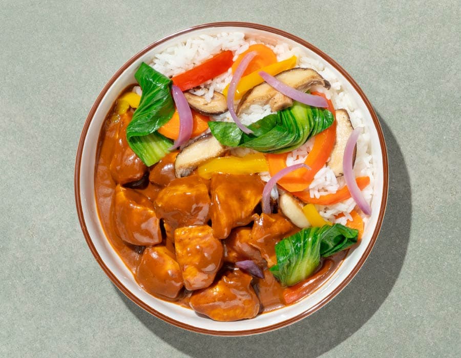 Pollo tikka masala, arroz largo y verduras