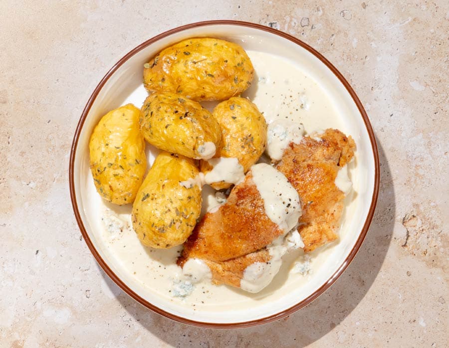 Pollo al cabrales con patatas