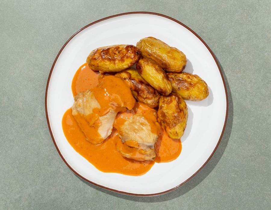 Pollo con salsa brava